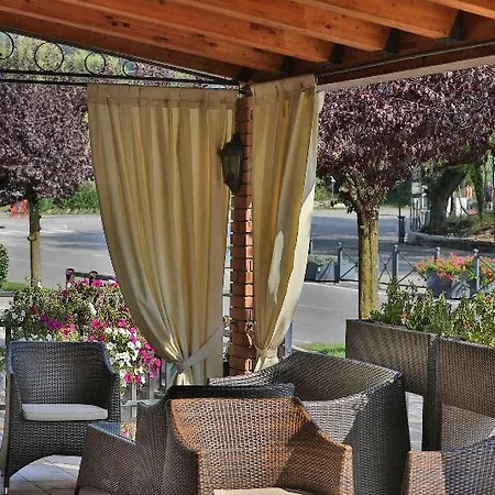 Costabella 3* San Zeno di Montagna