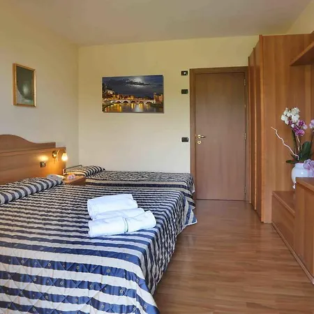 Costabella 3* San Zeno di Montagna