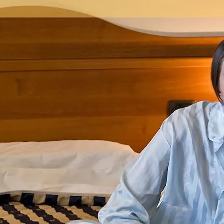 Costabella 3* San Zeno di Montagna