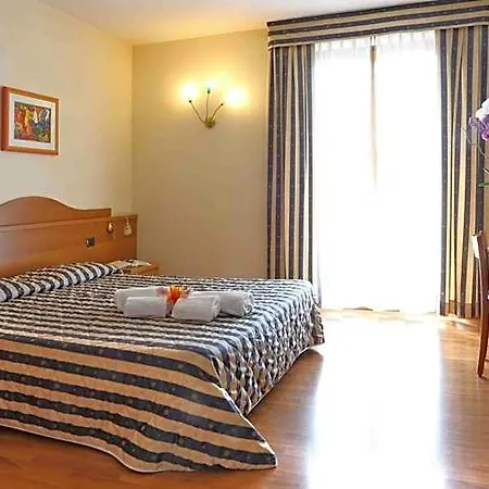 Costabella 3*