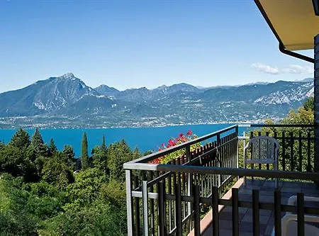 Costabella 3* San Zeno di Montagna