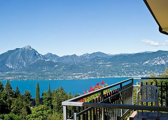 Costabella 3* San Zeno di Montagna